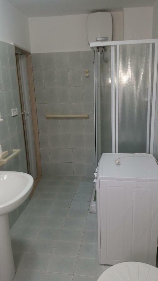 Casa Vacanza Via Lazio ตอร์เลลาปิลโล ภายนอก รูปภาพ